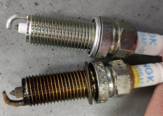 หัวเทียน NGK LZKAR6AP-11 อิริเดียม-แพลตตินัม