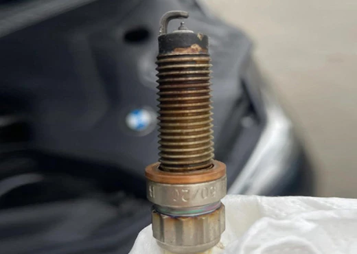 การรีไซเคิลหัวเทียนอิริเดียม-แพลตตินัม NGK8S